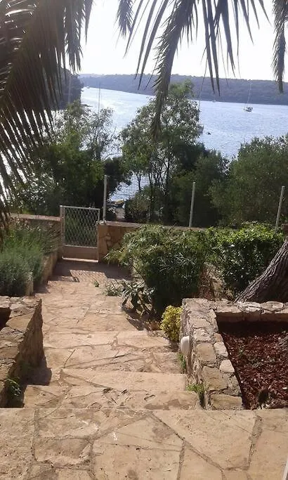 Nora, A Big Terrace By The Sea Apartment Banjole Croatia